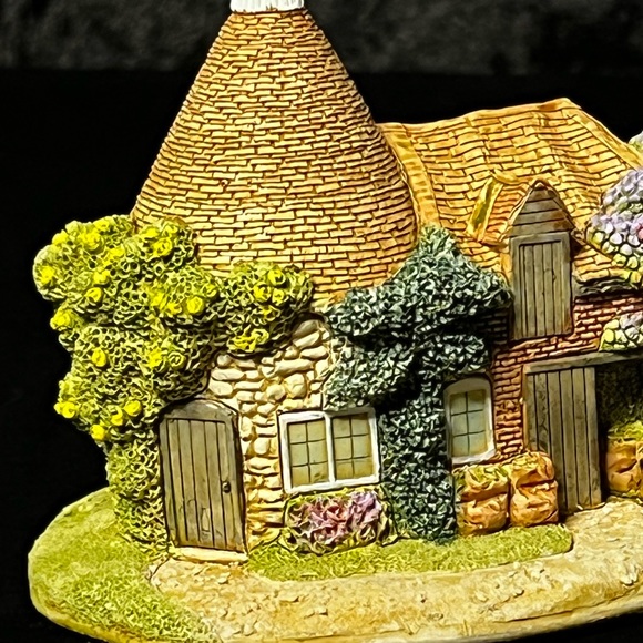 Lilliput Lane | The Hop Pickers | Club Symbol of Membership - Picture 10 of 16